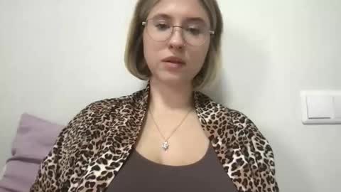 Snapshot of jelly_gum chatting on October 16, 2025, 6:36 am Inna online show from October 16, 2025, 6:36 am