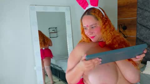 Snapshot of jenacooper__ chatting on October 20, 2025, 1:39 am Jena online show from October 20, 2025, 1:39 am