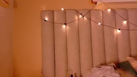 Snapshot of jenacooper__ chatting on December 2, 2025, 8:04 pm Jena online show from December 2, 2025, 8:04 pm