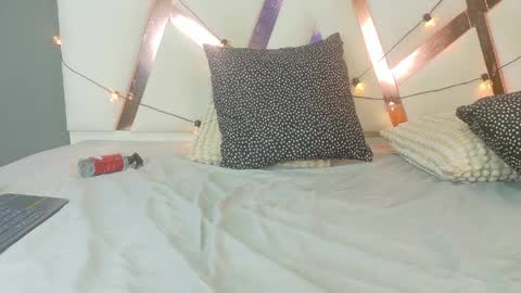 Jena  online show from April 11, 2026, 7:45 am