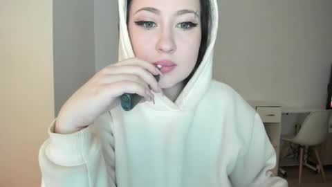 Jena online show from October 17, 2025, 7:49 pm