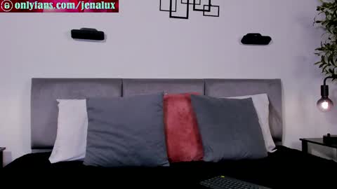 Jennalux online show from May 6, 2026, 12:41 am