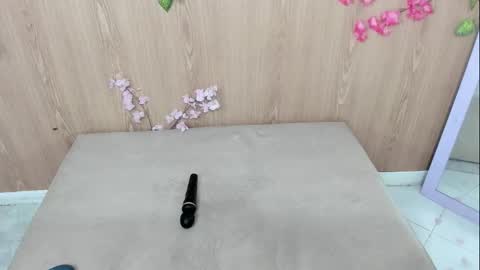 Jenelotizz online show from March 2, 2026, 5:19 am