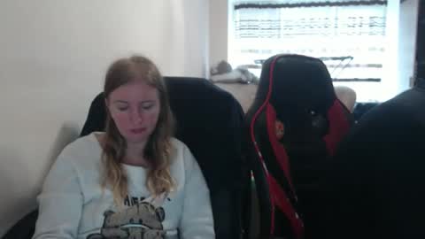 JenisAndPeter online show from October 8, 2025, 6:55 am