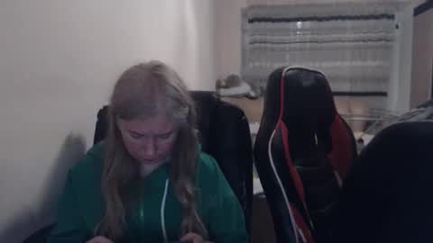 Snapshot of jenisandpeter chatting on April 18, 2026, 6:56 pm JenisAndPeter online show from April 18, 2026, 6:56 pm