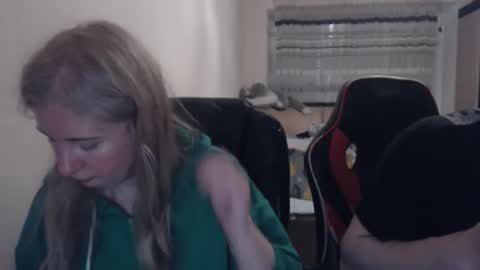 Snapshot of jenisandpeter chatting on April 18, 2026, 7:07 pm JenisAndPeter online show from April 18, 2026, 7:07 pm