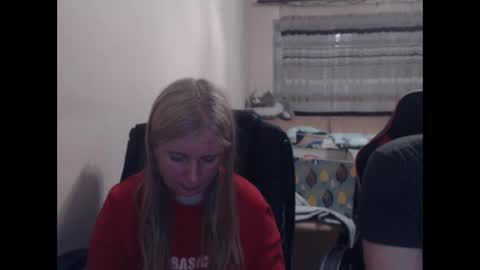 Snapshot of jenisandpeter chatting on May 5, 2026, 7:33 pm JenisAndPeter online show from May 5, 2026, 7:33 pm