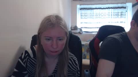 Snapshot of jenisandpeter chatting on May 13, 2026, 5:27 am JenisAndPeter online show from May 13, 2026, 5:27 am