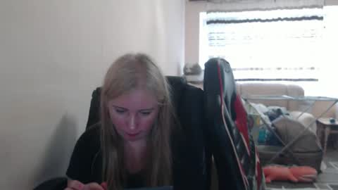 Snapshot of jenisandpeter chatting on May 18, 2026, 4:24 pm JenisAndPeter online show from May 18, 2026, 4:24 pm