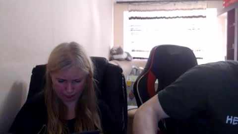 Snapshot of jenisandpeter chatting on June 9, 2026, 5:02 pm JenisAndPeter online show from June 9, 2026, 5:02 pm