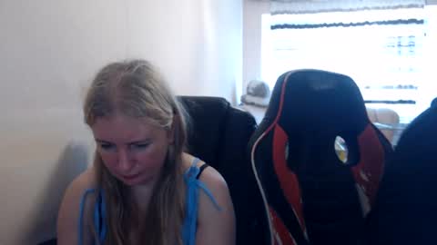Snapshot of jenisandpeter chatting on June 27, 2026, 7:02 am JenisAndPeter online show from June 27, 2026, 7:02 am