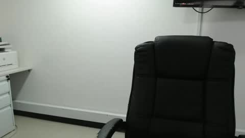 jenn online show from September 17, 2025, 9:27 pm