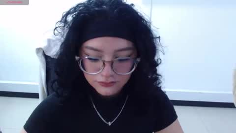 jenn online show from October 27, 2025, 5:39 pm