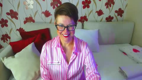 Jenn online show from February 11, 2025, 10:59 am