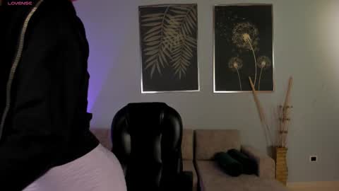 Snapshot of jennaolson chatting on November 30, 2025, 11:25 am Jenna Olson online show from November 30, 2025, 11:25 am