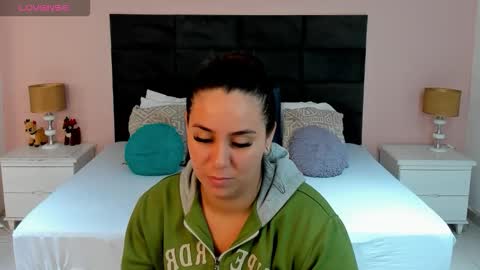 jenner_madison online show from December 4, 2025, 12:14 pm