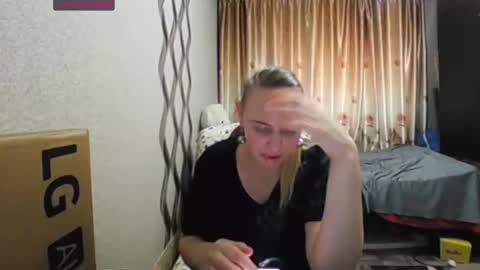 JenniDeep online show from December 1, 2025, 9:14 am