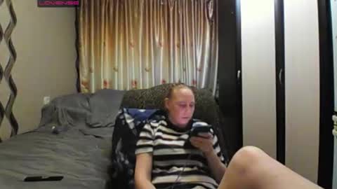 JenniDeep online show from April 17, 2026, 5:27 pm