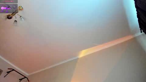 jennies_body online show from February 6, 2026, 1:14 pm