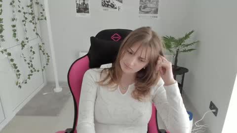 Snapshot of jenniestar chatting on April 23, 2026, 1:46 pm Karla online show from April 23, 2026, 1:46 pm