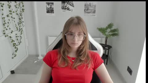 Snapshot of jenniestar chatting on May 20, 2026, 12:00 pm Karla online show from May 20, 2026, 12:00 pm