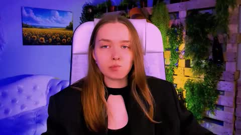 Jennifer online show from October 28, 2025, 8:40 am