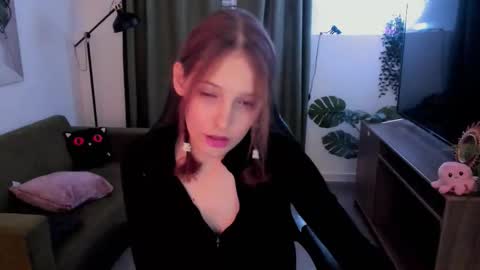 jenniferkiim online show from October 15, 2025, 12:05 pm