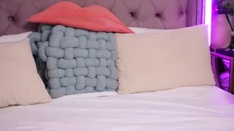 JenniferLovveX online show from July 23, 2026, 5:05 am