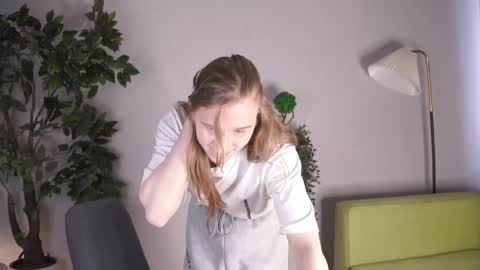 Snapshot of jenniferrakow chatting on April 1, 2026, 7:31 am Sofia online show from April 1, 2026, 7:31 am