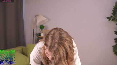 Snapshot of jenniferrakow chatting on April 8, 2026, 7:30 am Sofia online show from April 8, 2026, 7:30 am