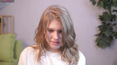 Snapshot of jenniferrakow chatting on May 6, 2026, 7:35 am Sofia online show from May 6, 2026, 7:35 am