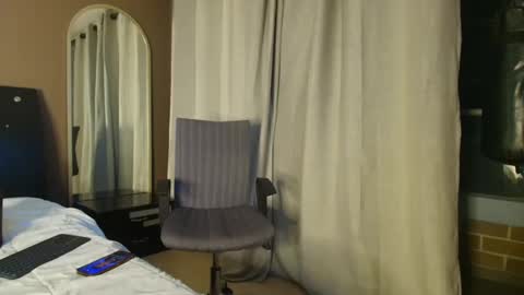 Jenn online show from February 7, 2025, 3:12 am