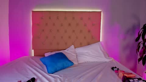 jenny__lawrence online show from January 7, 2026, 7:38 pm