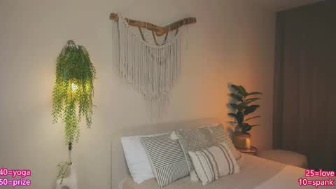 Snapshot of jenny_ames chatting on October 28, 2025, 10:34 pm Jenny online show from October 28, 2025, 10:34 pm