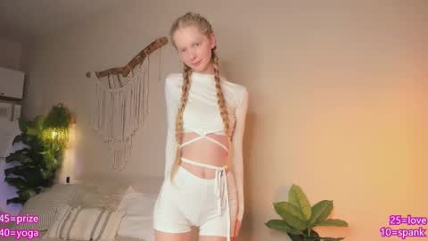 Snapshot of jenny_ames chatting on December 17, 2025, 8:37 pm Jenny online show from December 17, 2025, 8:37 pm