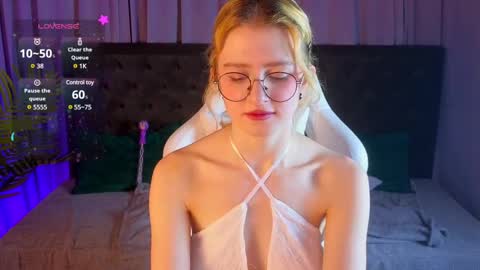 jenny_bunny_ online show from March 7, 2025, 7:41 am