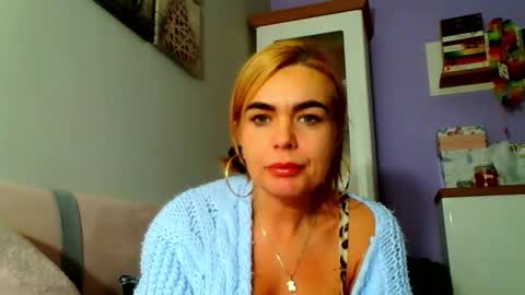 Snapshot of jenny_play1 chatting on December 6, 2024, 12:16 pm Jenny online show from December 6, 2024, 12:16 pm