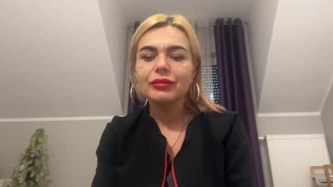 Snapshot of jenny_play1 chatting on January 3, 2025, 8:43 am Jenny online show from January 3, 2025, 8:43 am