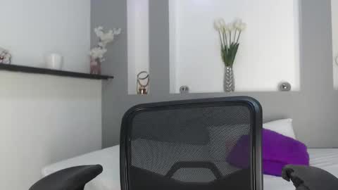 Snapshot of jenny_towers chatting on February 10, 2025, 9:14 am jenny_towers online show from February 10, 2025, 9:14 am
