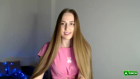 The Flower Power Models online show from November 11, 2025, 1:22 pm