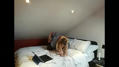 Jenny Jay online show from February 16, 2026, 1:29 pm