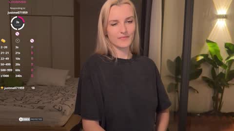 Jen  online show from December 19, 2024, 4:35 pm