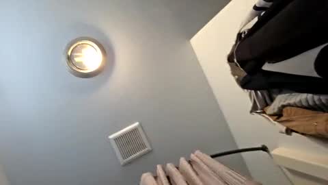 Lous online show from April 22, 2026, 10:44 pm