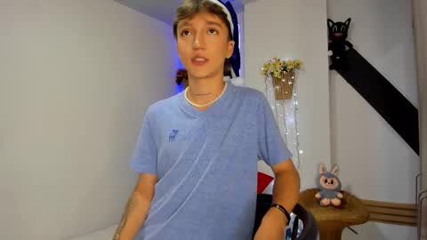 jero independent model online show from December 4, 2025, 11:24 pm