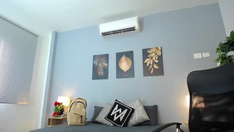 Jeremy Lowe online show from December 12, 2024, 1:06 pm