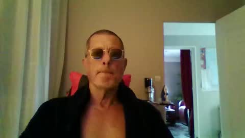 jerflor online show from October 22, 2025, 2:06 pm