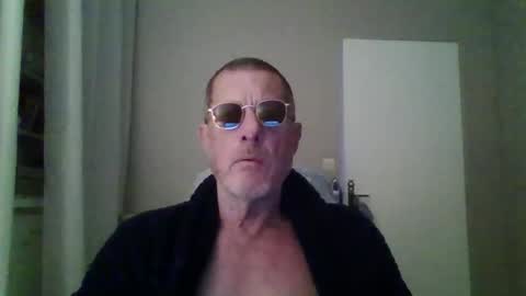 jerflor online show from November 6, 2025, 1:56 pm