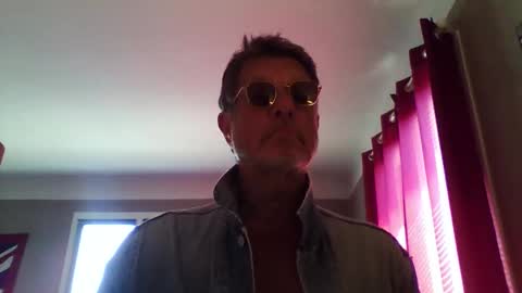Snapshot of jerflor chatting on April 9, 2026, 10:53 am jerflor online show from April 9, 2026, 10:53 am