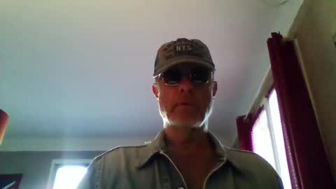 Snapshot of jerflor chatting on April 14, 2026, 5:19 pm jerflor online show from April 14, 2026, 5:19 pm