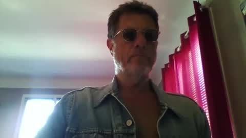 Snapshot of jerflor chatting on May 15, 2026, 11:39 am jerflor online show from May 15, 2026, 11:39 am